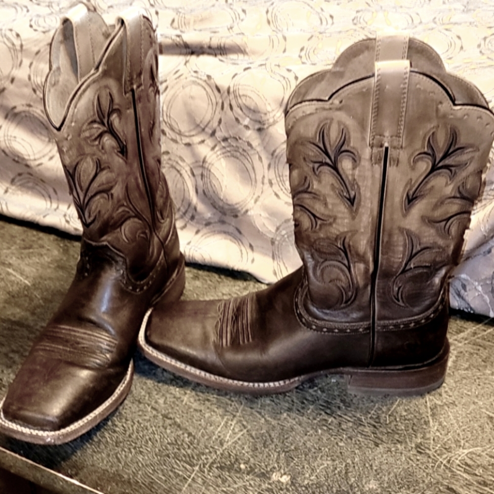 Love the boot but i bought the wrong size. To tigh